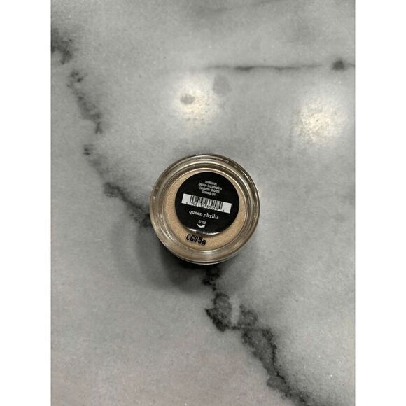 BareMinerals Loose Powder Eye Color in Queen Phyllis - Picture 2 of 3